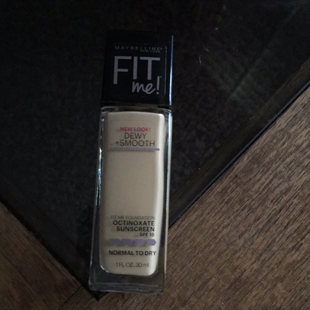 NWT Maybelline New York foundation